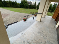 schody głównego wejścia po remoncie