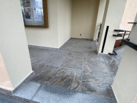 schody głównego wejścia po remoncie