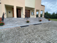 schody głównego wejścia po remoncie